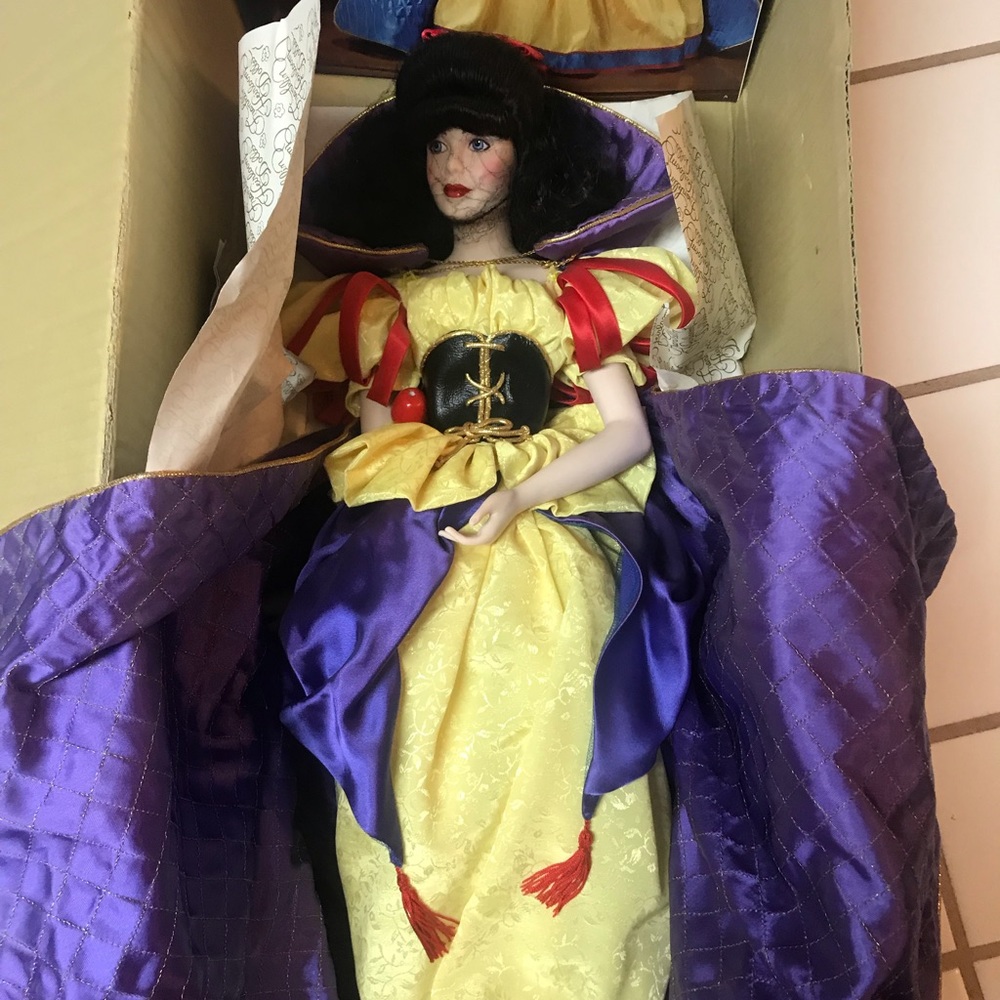 Snow White collector doll